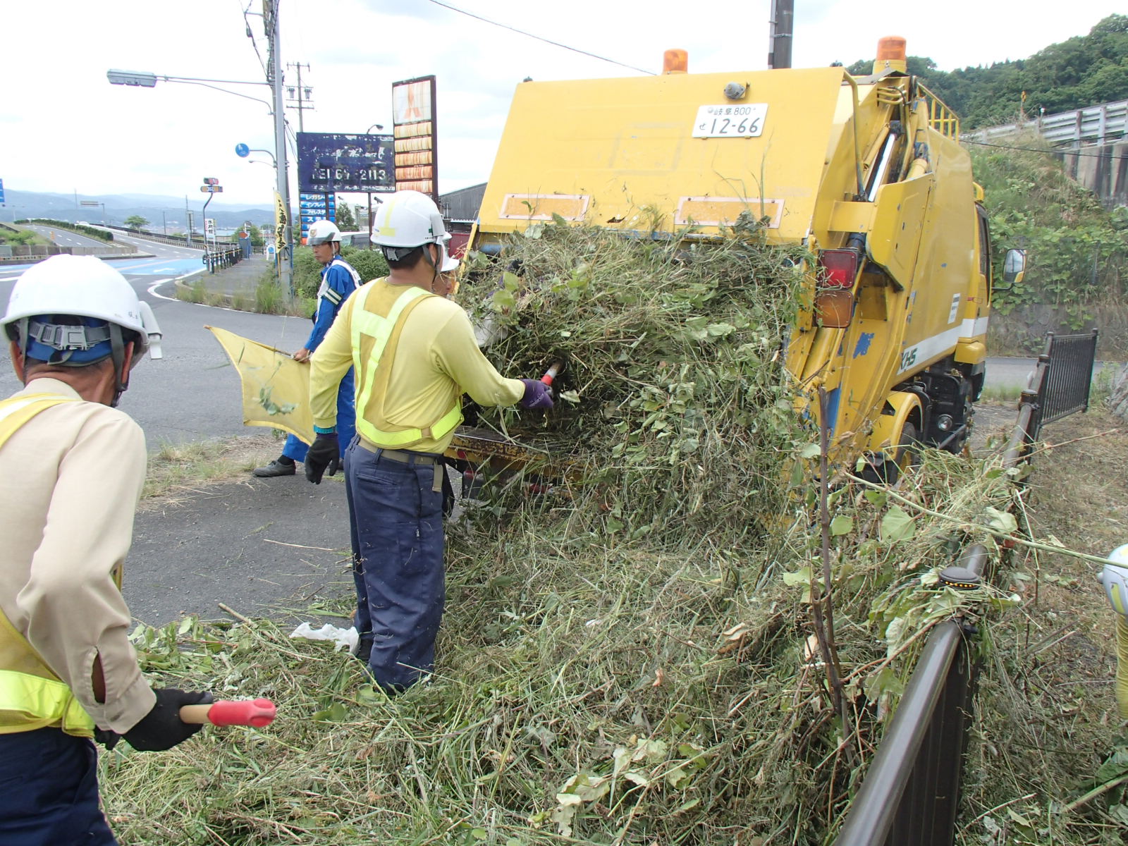 歩道清掃　作業